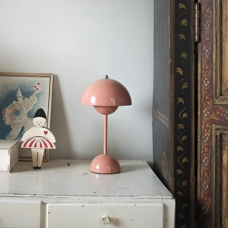 Minimalist rechargeable table lamp with dimmable LED light and cordless design